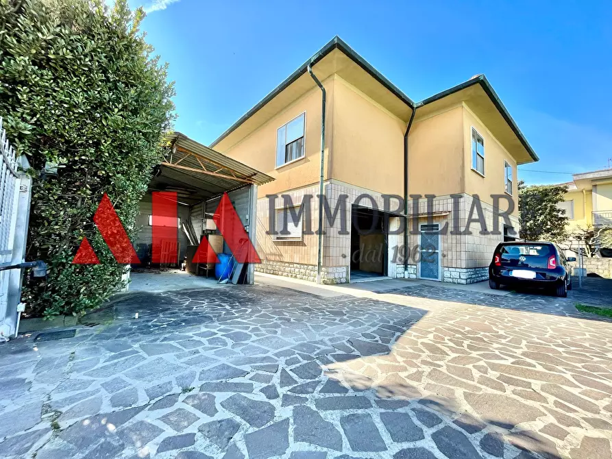 Immagine 23 di Villa in vendita  in Via del Popolo a Pontedera