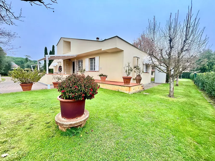 Immagine 1 di Villa in vendita  in Via Bologna a Pontedera