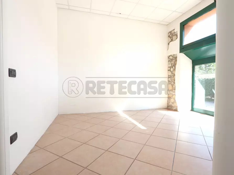 Immagine 13 di Locale commerciale in affitto  in Contrà Corpus Domini a Brendola