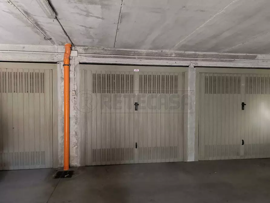 Immagine 2 di Garage in vendita  in Via Dante Ruffini a Cremona