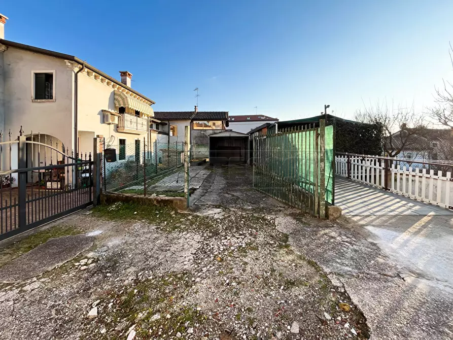 Immagine 49 di Rustico / casale in vendita  in Via Valle a Sovizzo