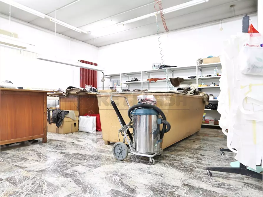 Immagine 19 di Locale commerciale in affitto  a Torri Di Quartesolo