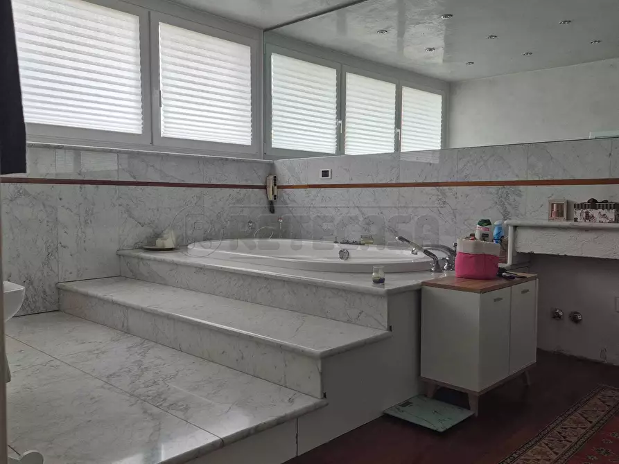 Immagine 17 di Quadrilocale in vendita  a Bergamo