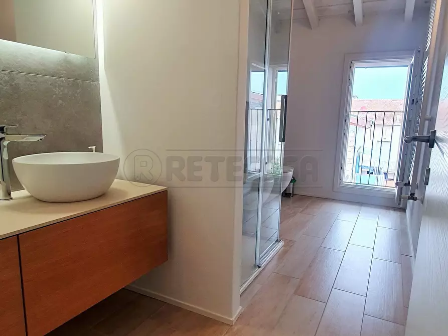 Immagine 21 di Porzione di casa in affitto  a Viareggio