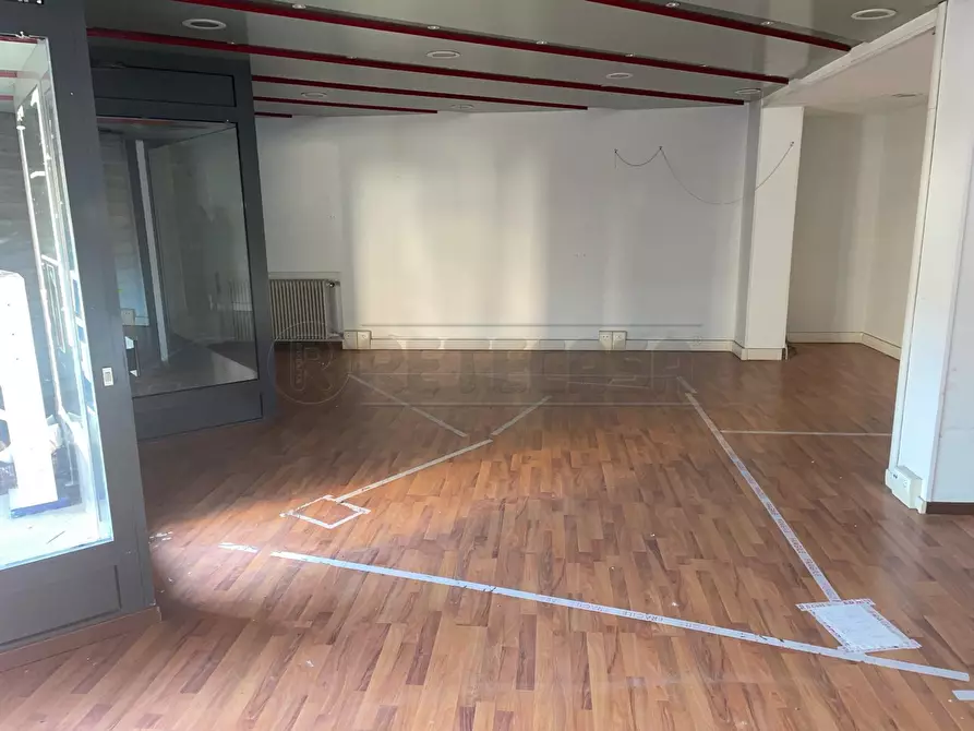 Immagine 3 di Attività commerciale in affitto  a Montecchio Maggiore