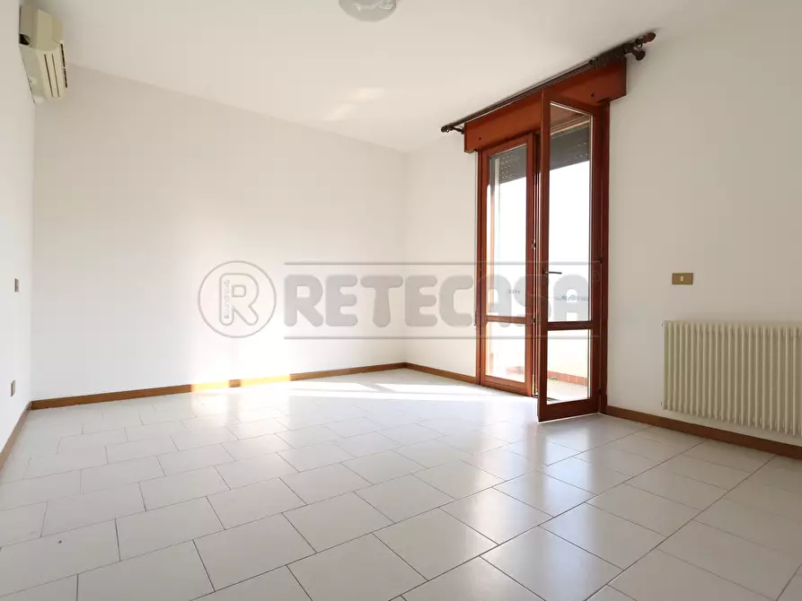 Immagine 12 di Trilocale in affitto  in Via delle Casermette a Vicenza