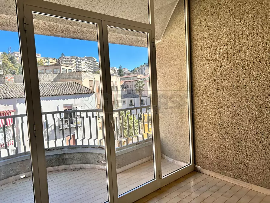 Immagine 17 di Pentalocale in vendita  in Via John F. Kennedy 37 a Caltanissetta