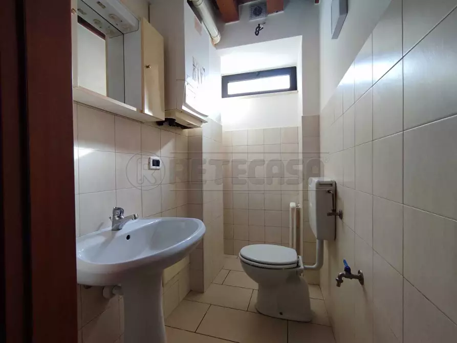 Immagine 8 di Locale commerciale in affitto  a Montebello Vicentino