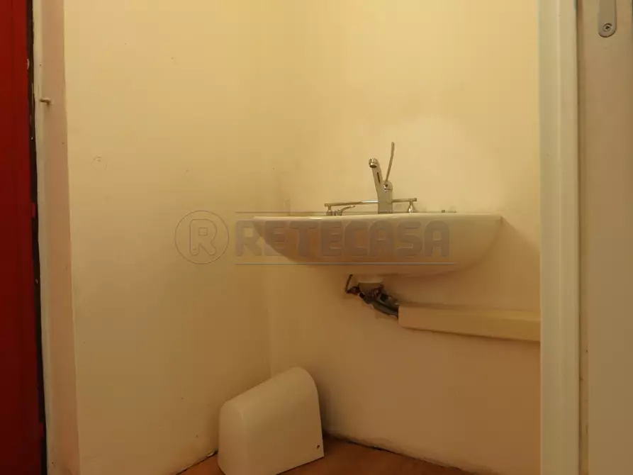 Immagine 15 di Locale commerciale in affitto  in Contrà San Bortolo 81 a Vicenza