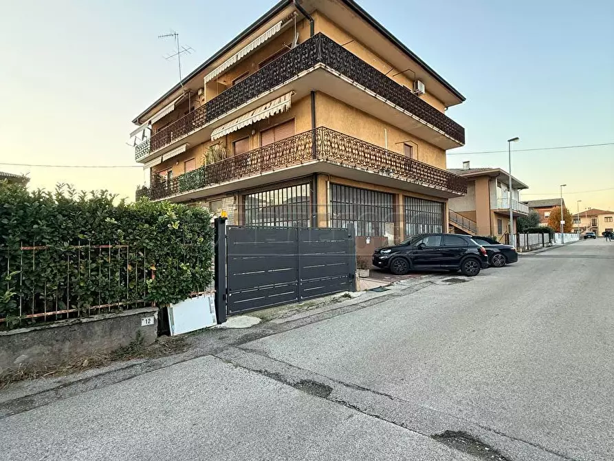 Immagine 22 di Appartamento in vendita  in zona valle a Montecchio Maggiore