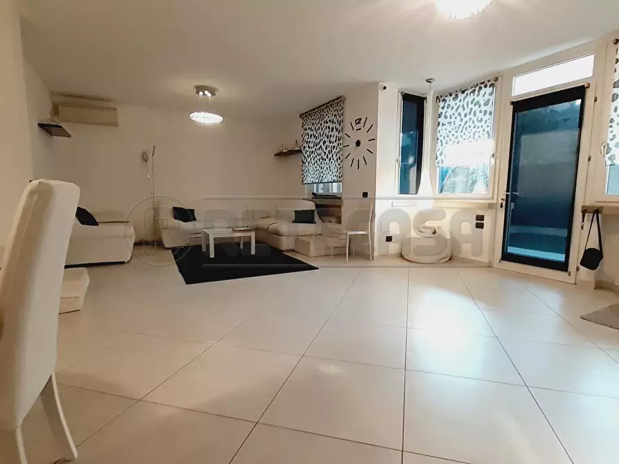 Immagine 1 di Casa bifamiliare in vendita  in Via Giulio Cesare 2 a Desenzano Del Garda