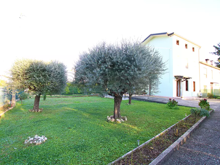 Immagine 1 di Porzione di casa in vendita  in strada di longara a Vicenza