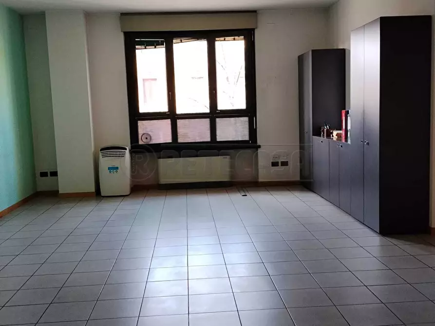 Immagine 12 di Ufficio in vendita  a Bergamo