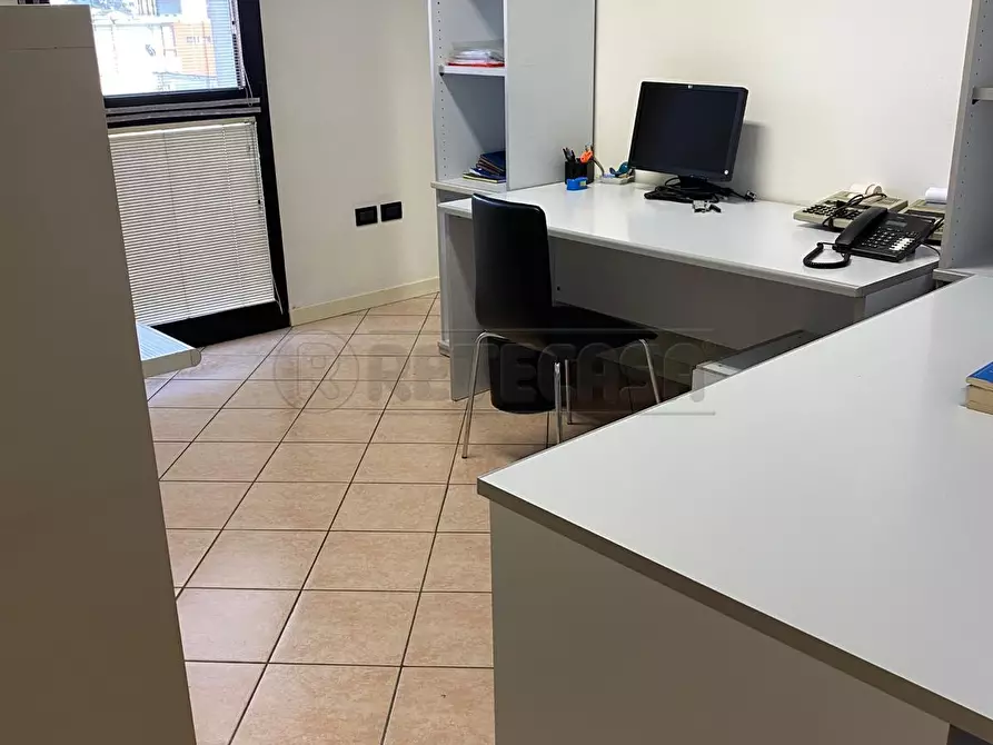 Immagine 2 di Ufficio in affitto  a Vicenza