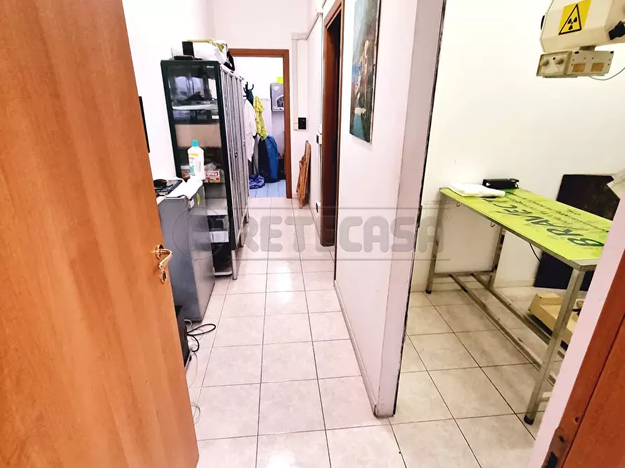 Immagine 6 di Locale commerciale in vendita  a Pescara