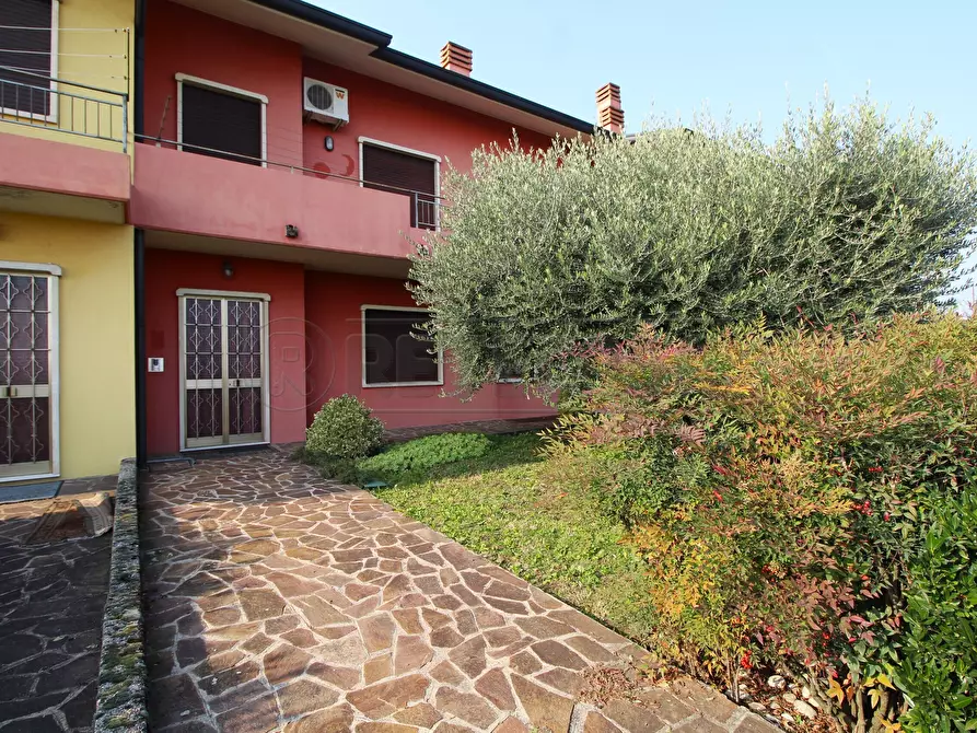 Immagine 1 di Casa semindipendente in vendita  in Via Costeggiola 5 a Zermeghedo