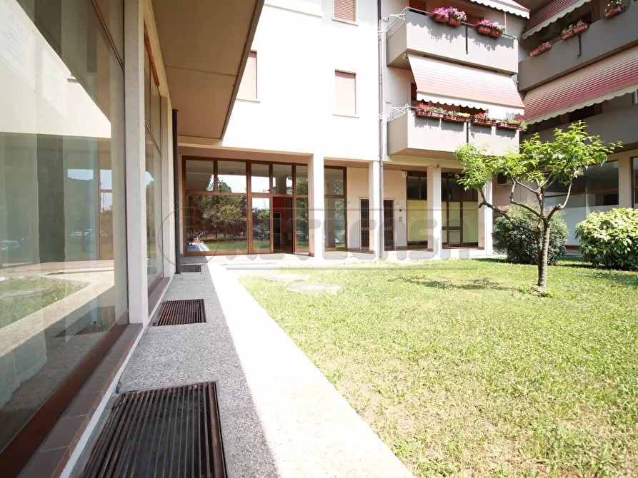 Immagine 11 di Locale commerciale in affitto  in Via A. de gasperi a Altavilla Vicentina