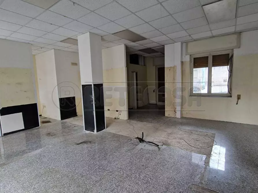 Immagine 7 di Locale commerciale in affitto  a Mercato San Severino