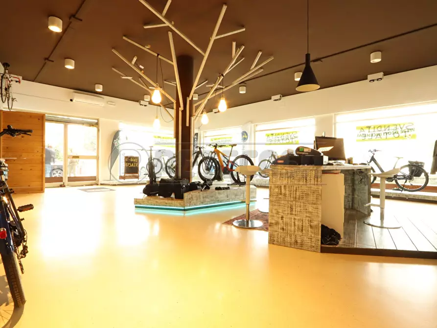 Immagine 10 di Locale commerciale in vendita  in viale della pace 169 a Vicenza