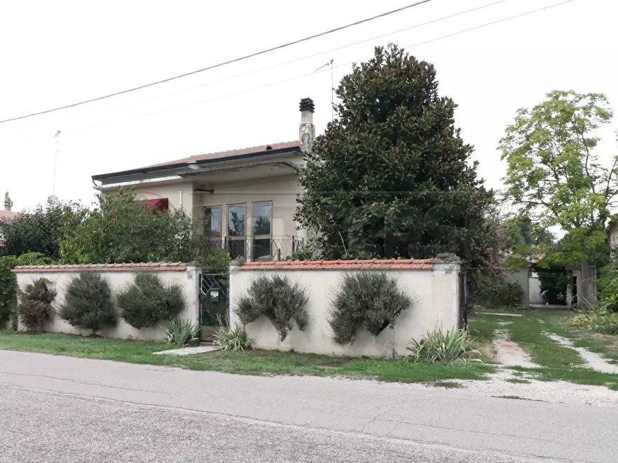 Immagine 1 di Villa in vendita  in Via XXV Aprile 23 a Sermide