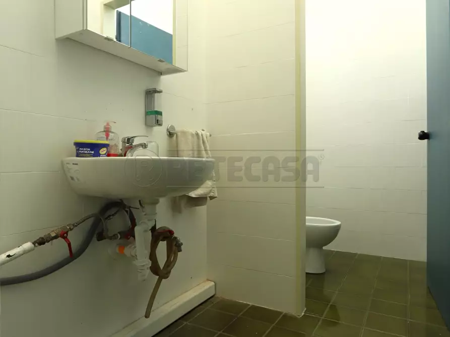 Immagine 29 di Locale commerciale in affitto  in Via Giovanni Battista Quadri 72 a Vicenza