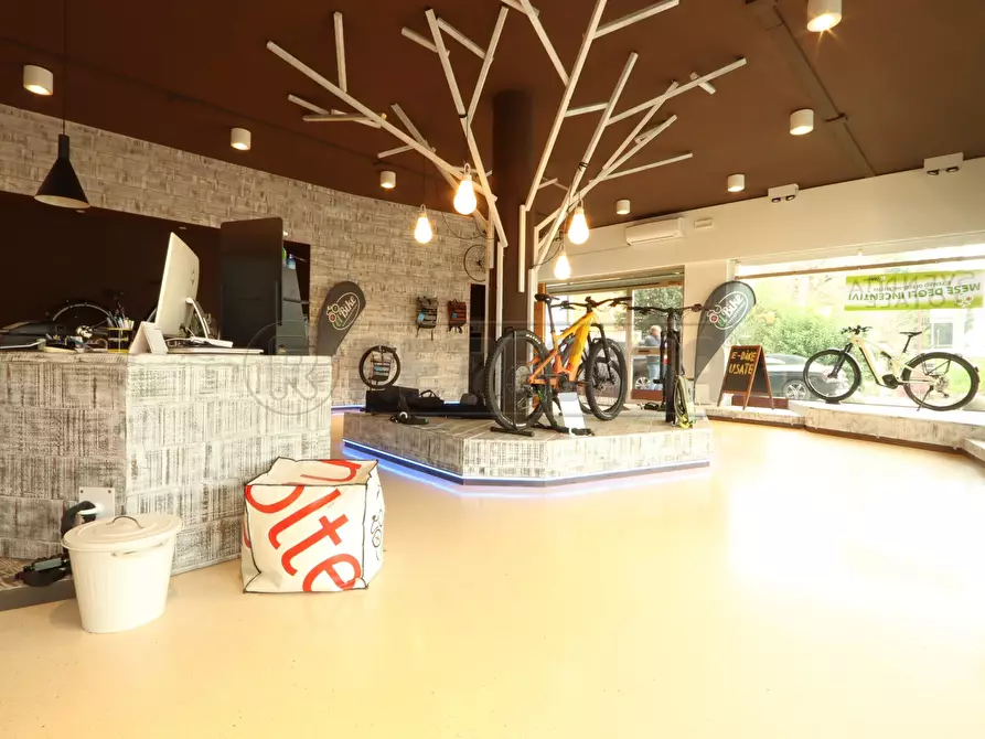 Immagine 6 di Locale commerciale in vendita  in viale della pace 169 a Vicenza