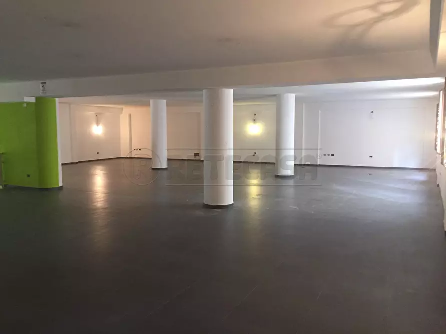 Immagine 11 di Locale commerciale in affitto  a Mazara Del Vallo
