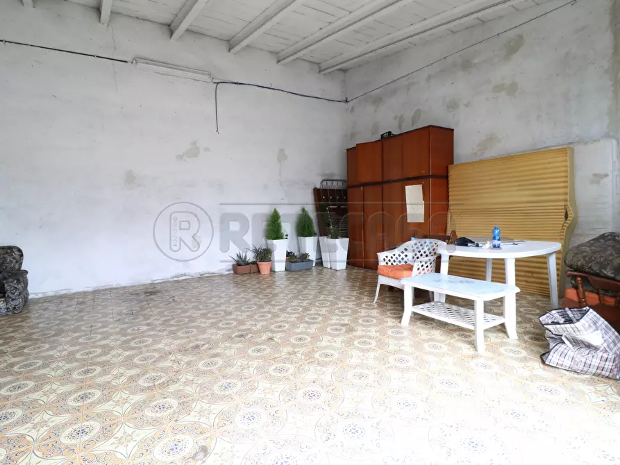 Immagine 11 di Locale commerciale in vendita  in Via Guido Reni 2 a Bondeno