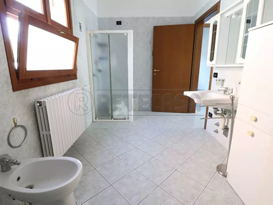 Immagine 9 di Trilocale in vendita  in Via G. Bruno 23A a Bondeno