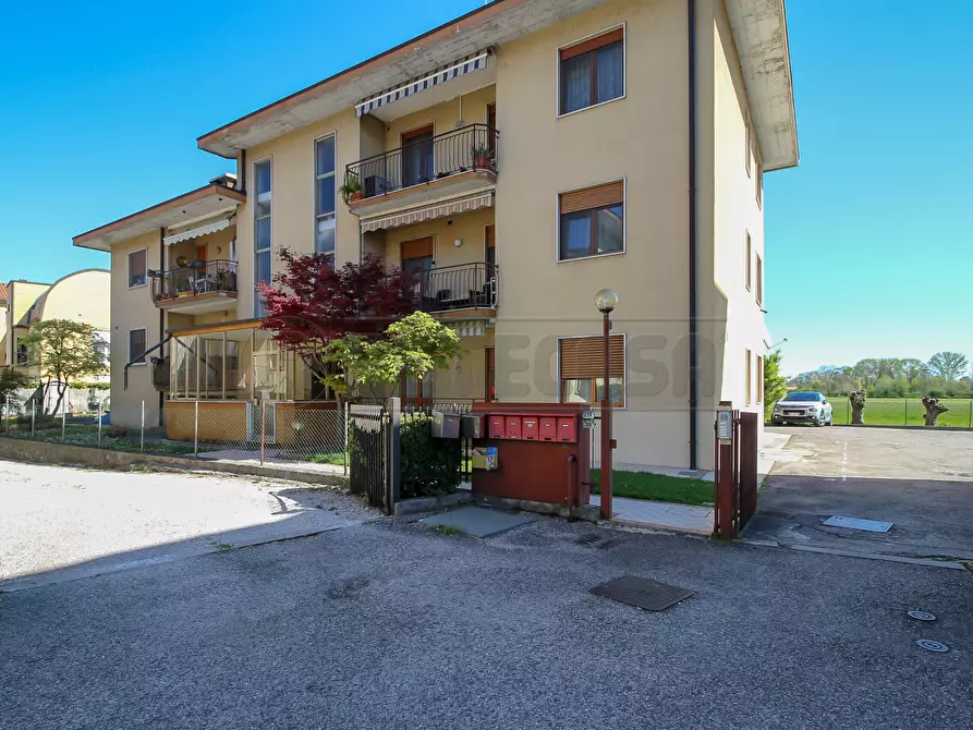 Immagine 39 di Trilocale in vendita  in Via Zuccola 29 a Bolzano Vicentino