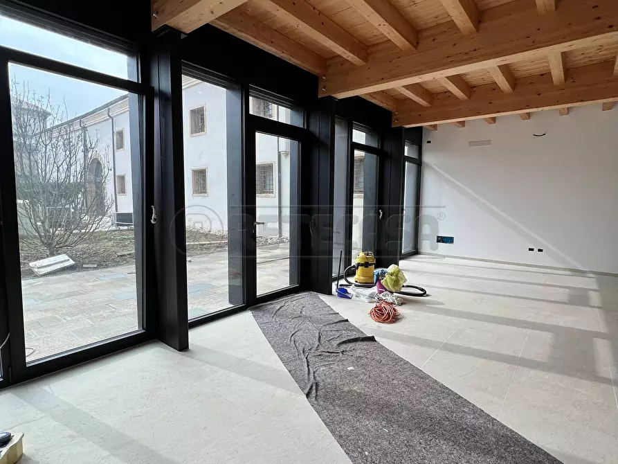 Immagine 1 di Locale commerciale in affitto  in Via Riviera Berica 45 a Barbarano Mossano