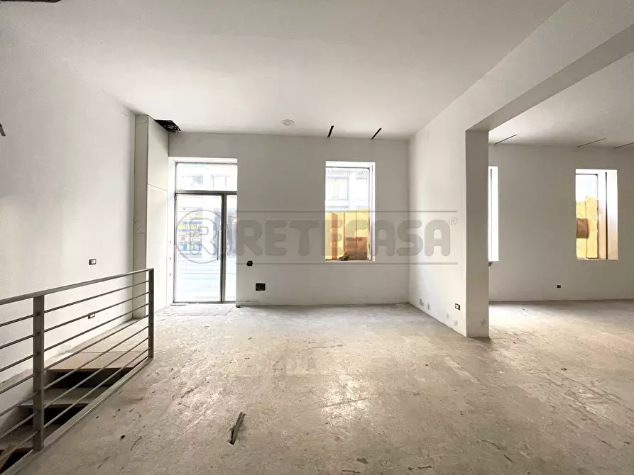 Immagine 7 di Locale commerciale in vendita  in Riviera dei Ponti Romani 13 a Padova