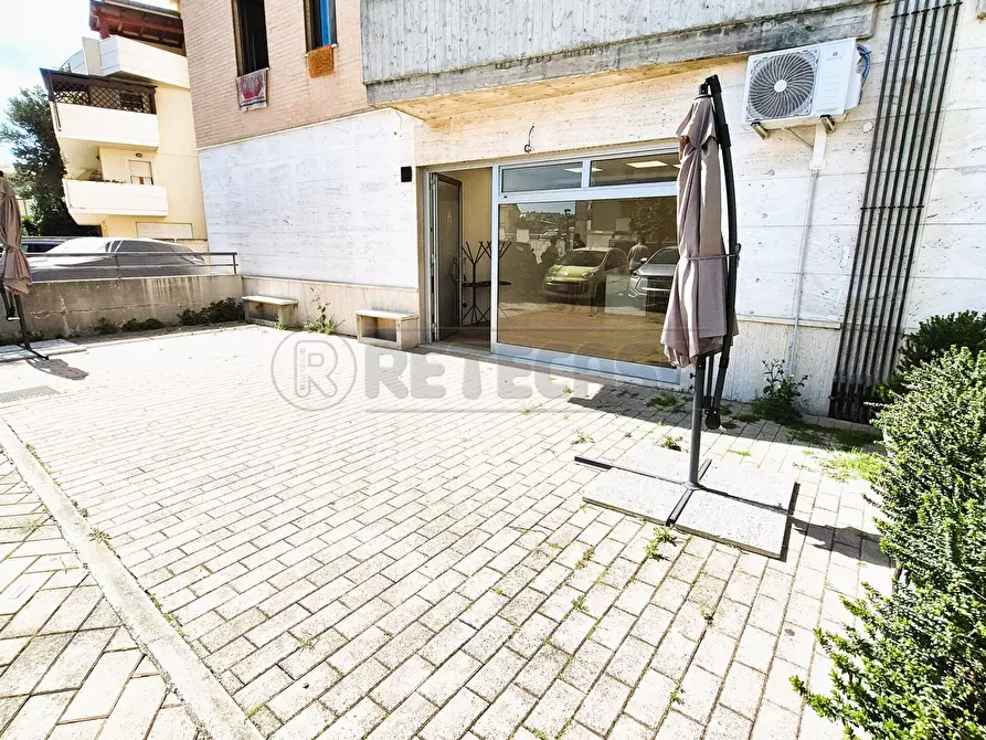 Immagine 13 di Locale commerciale in vendita  in Via Tirino 179 a Pescara