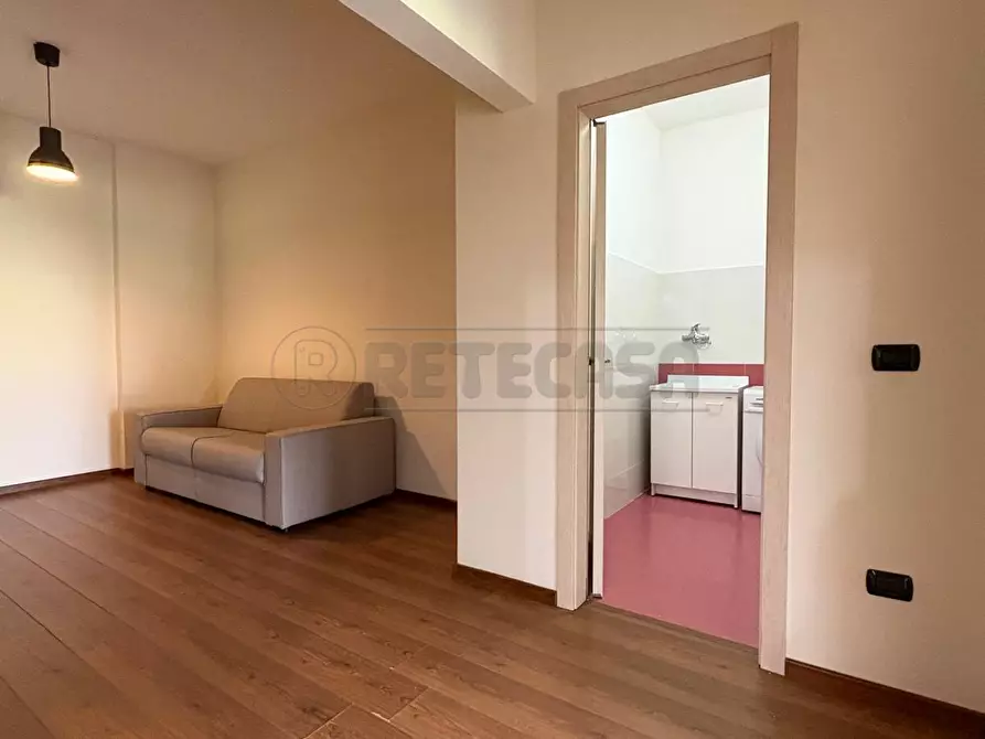 Immagine 18 di Bilocale in affitto  in Viale Carlo III a San Nicola La Strada