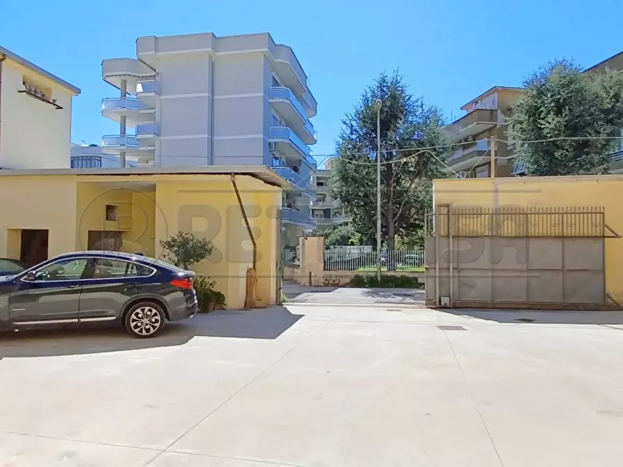 Immagine 5 di Laboratorio in affitto  in Via montella a Maddaloni