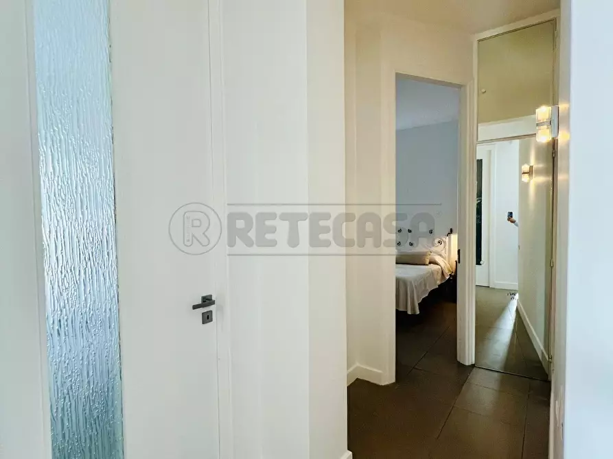 Immagine 27 di Quadrilocale in affitto  in Lungomare Cristoforo Colombo 39 a Salerno