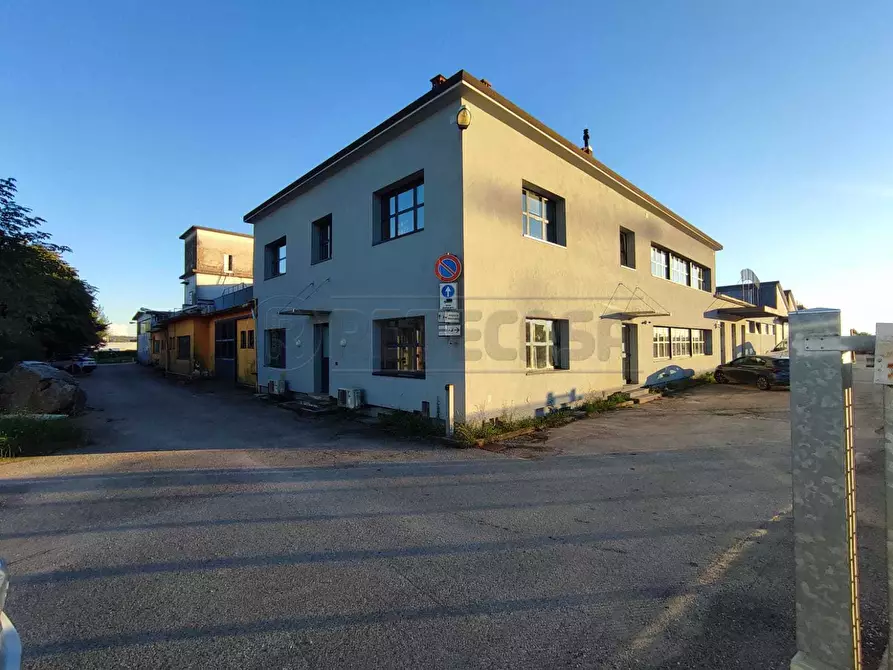 Immagine 2 di Attività artigianale in vendita  a Montebello Vicentino