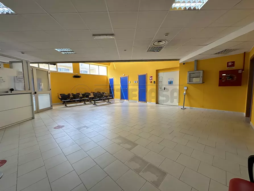 Immagine 14 di Locale commerciale in vendita  a Mazara Del Vallo