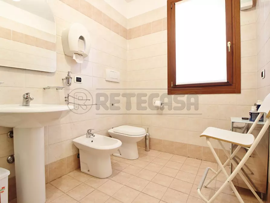 Immagine 16 di Ufficio in vendita  in VIA ALCIDE DE GASPERI 80 a Montecchio Maggiore