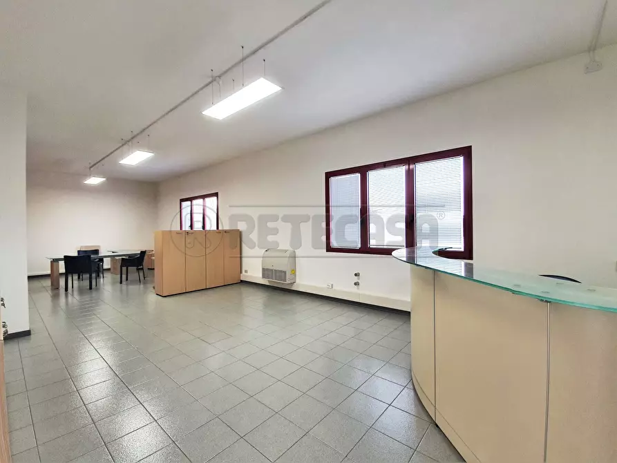 Immagine 5 di Ufficio in affitto  a Torri Di Quartesolo