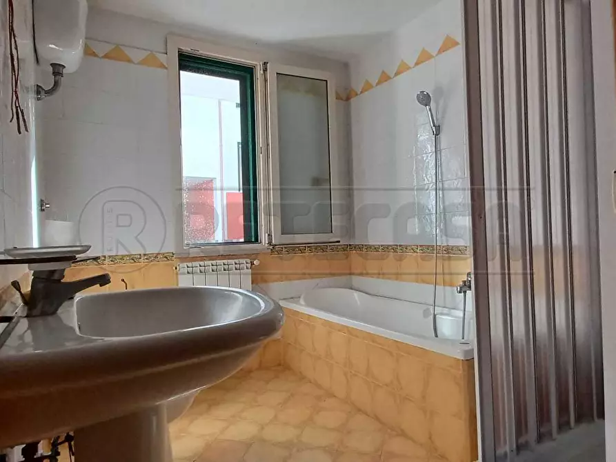 Immagine 11 di Bilocale in vendita  a Capodrise