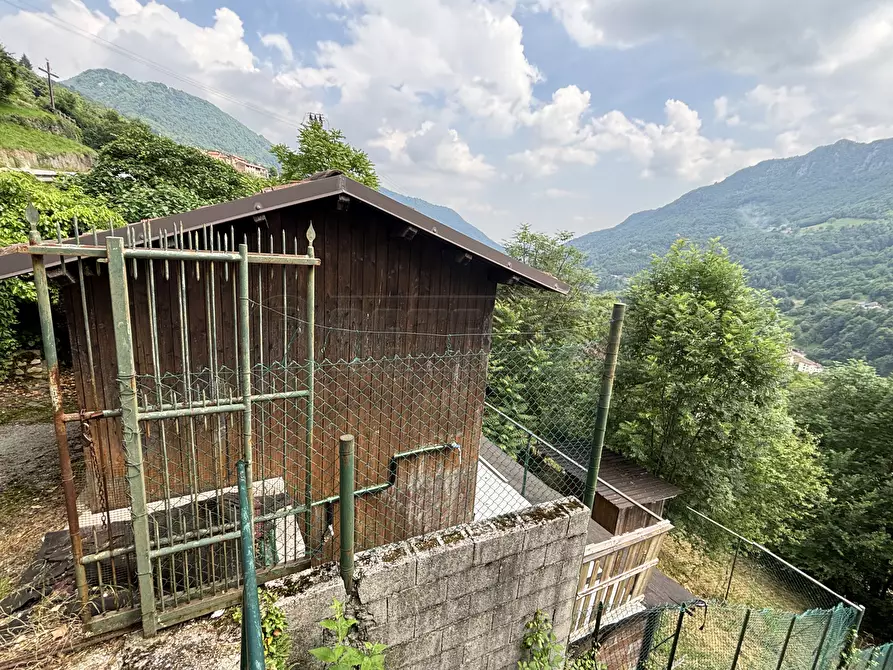 Immagine 1 di Magazzino in vendita  in Contrada Caneva di Sotto 52 a Recoaro Terme