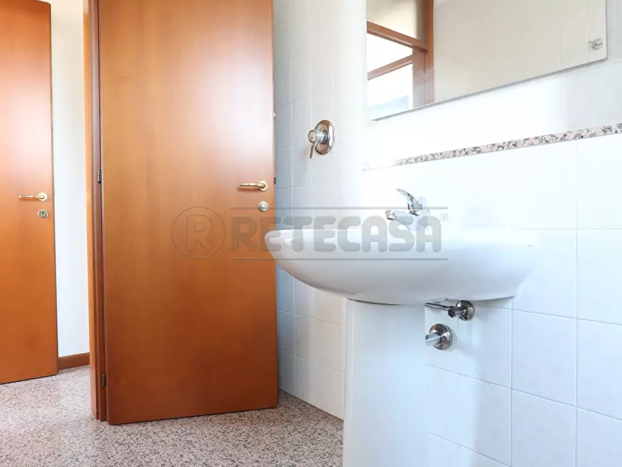 Immagine 50 di Ufficio in affitto  in Via Aldo Moro 10 a Vicenza