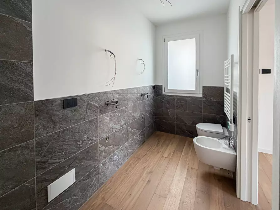 Immagine 15 di Appartamento in vendita  in Via F. Magellano a Creazzo