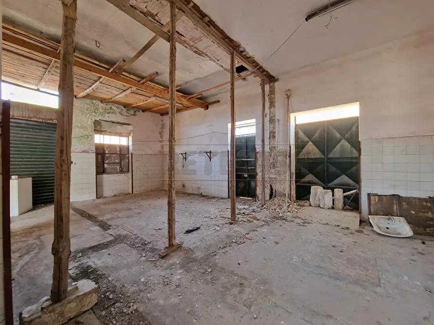 Immagine 35 di Laboratorio in vendita  in Via Neviano 37 a Seclì