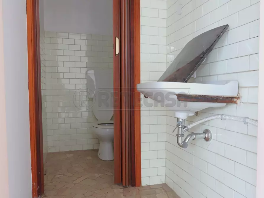 Immagine 3 di Magazzino in affitto  in Via Bellini a Costabissara