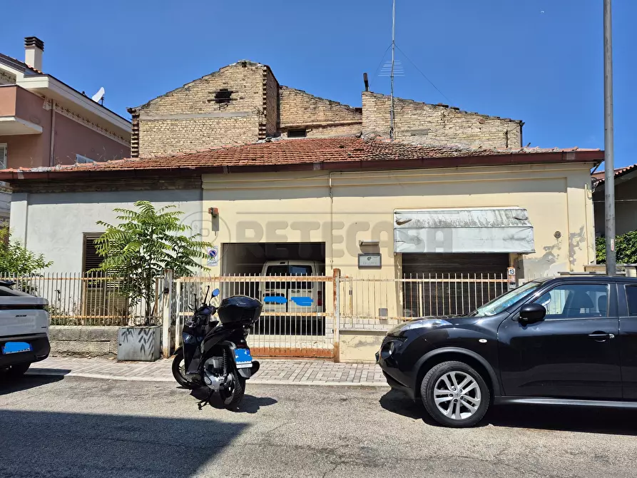 Immagine 4 di Garage in vendita  in Via Luigi Settembrini 9 a Pescara