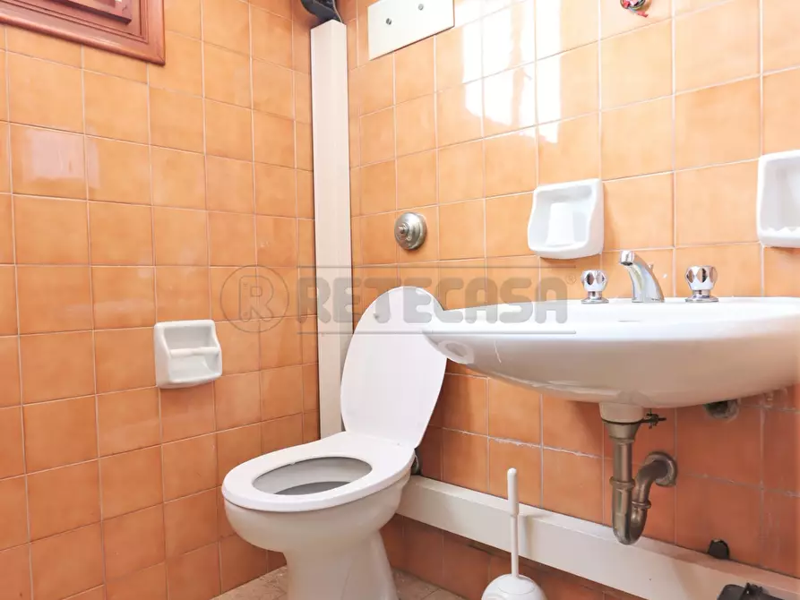 Immagine 13 di Locale commerciale in affitto  a Castegnero