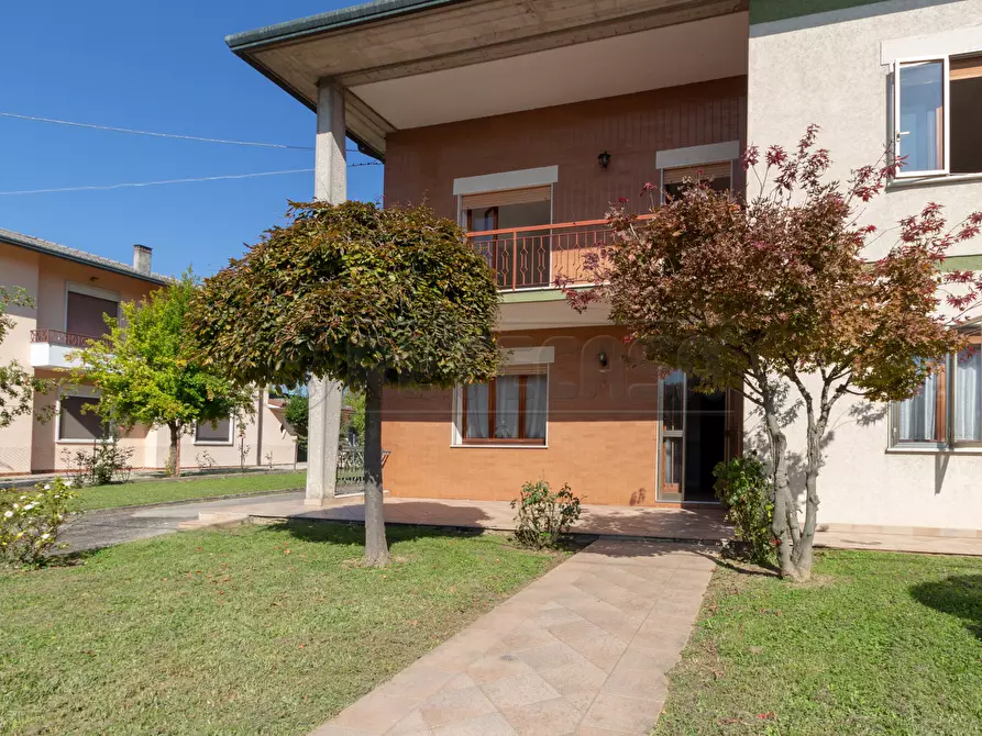 Immagine 1 di Porzione di casa in vendita  in VIA DEGLI EROI 65 a Quinto Vicentino