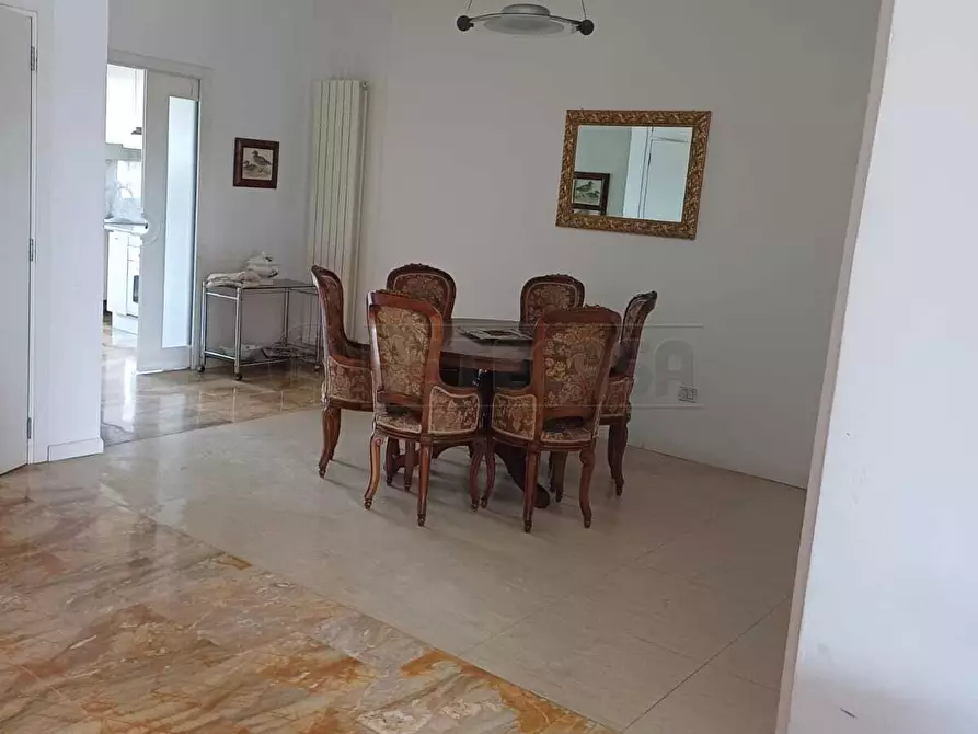 Immagine 11 di Pentalocale in vendita  in Via Pietro del Pezzo 87 a Salerno